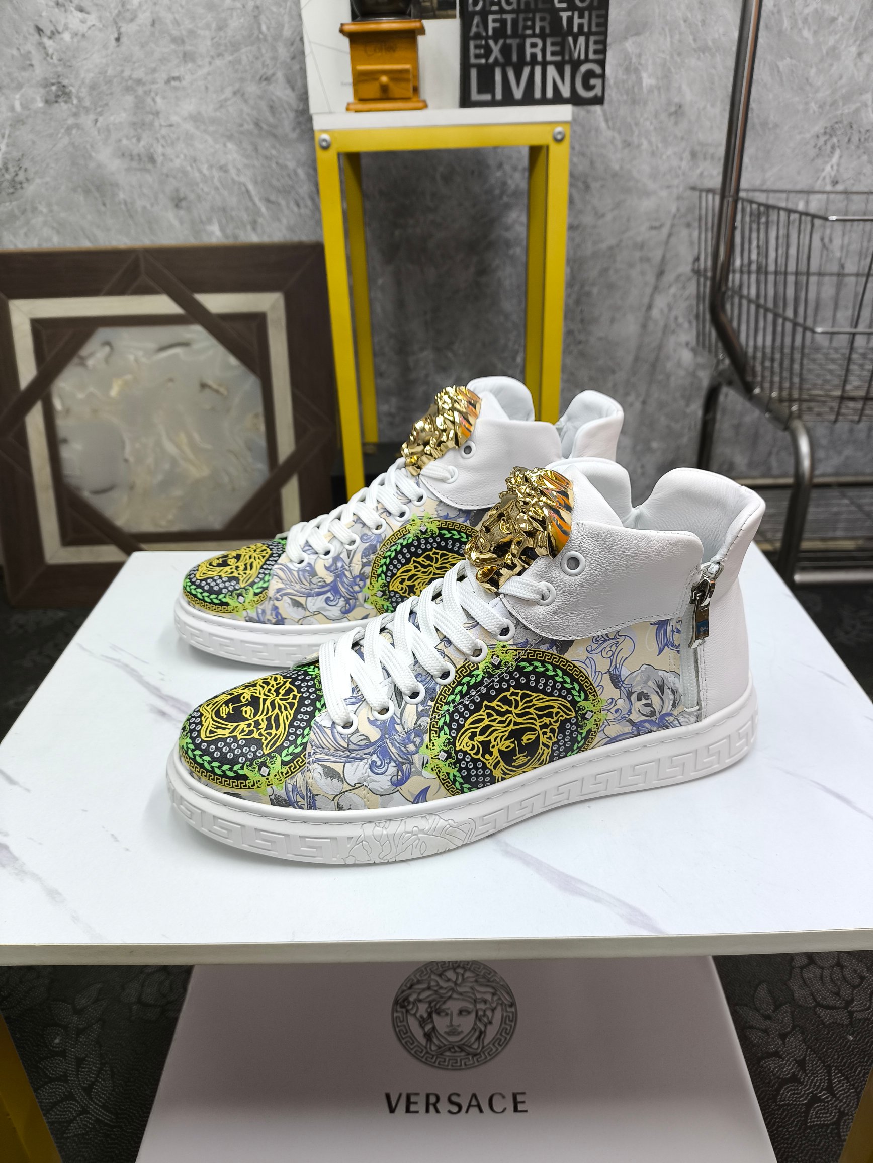 Versace high-top shoes men-V6609S